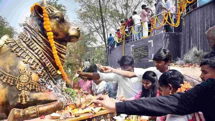మహా శివరాత్రి ఉత్సవాలు.. కీసర గుట్టకు పోటెత్తిన భక్తజనం