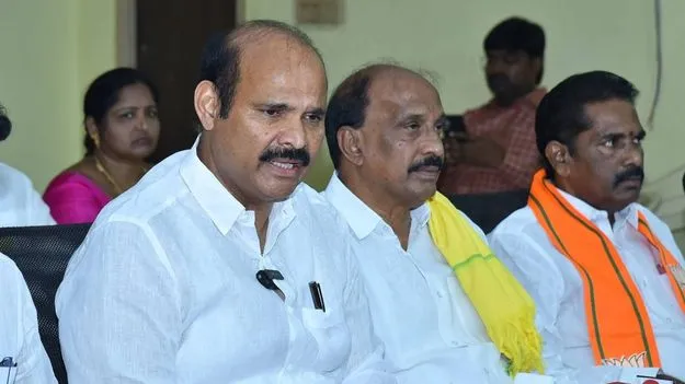 రజకుల అభ్యున్నతికి రూ.100 కోట్లు.. నూజివీడు మహాసభలో మంత్రి పార్థసారథి హామీ..