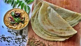 హోటల్ స్టైల్ పెసరట్టు ఇంట్లోనే.. ఇలా చేస్తే క్రిస్పీగా వస్తుంది