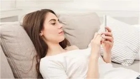 ఉదయం నిద్రలేవగానే ఫోన్ చూస్తే ఏమవుతుందో తెలుసా?