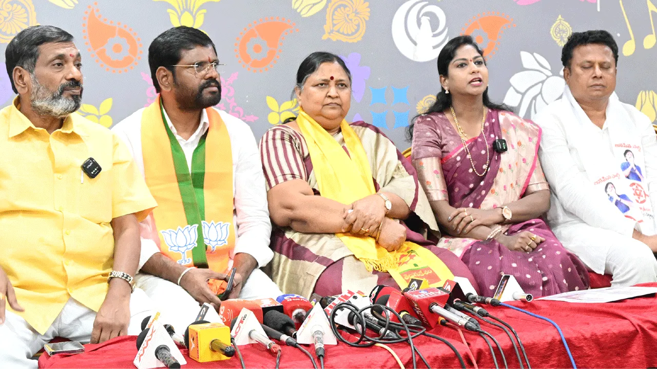 శ్రీవారి ఫొటోను ప్రచార అస్త్రంగా వాడతారా?