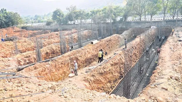 మహిళా హాస్టళ్ల నిర్మాణంలో జాప్యం