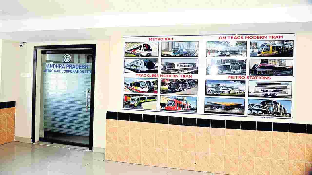 ప్రాజెక్టు ఇక్కడ...  అధికారులు ఎక్కడ!