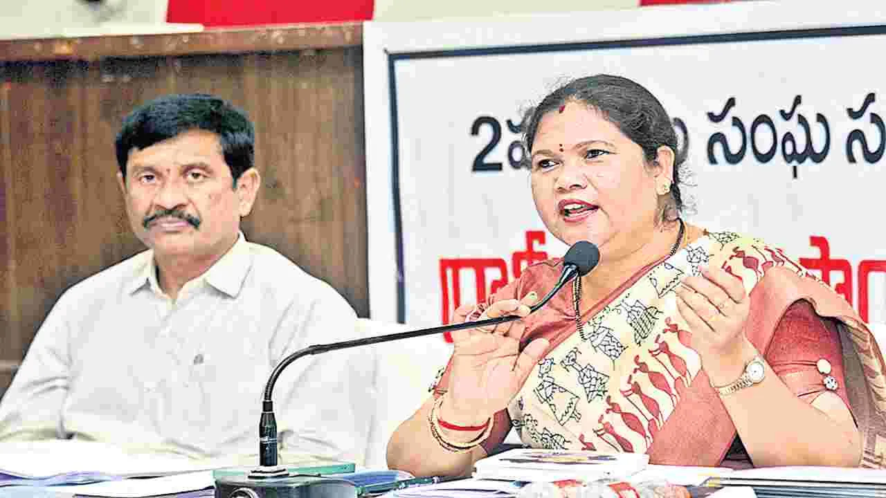 పాఠశాలల పరిసరాల్లో గంజాయి అమ్మకాలు