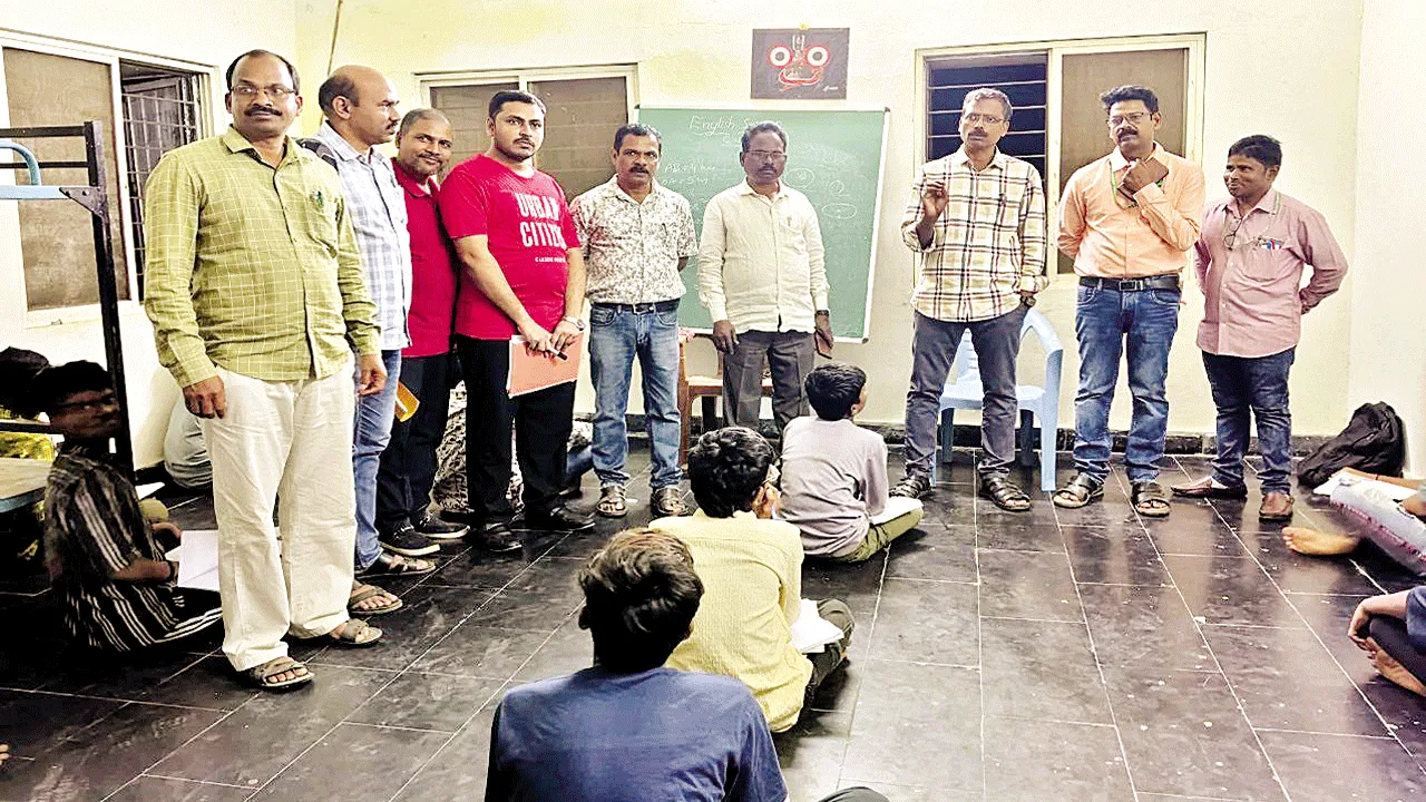 ‘పది’ పరీక్షల్లో శతశాతం ఫలితాలు సాధించాలి