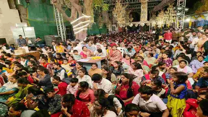 శివాలయానికి పోటెత్తిన భక్తులు..