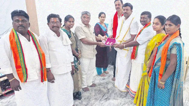 ప్రసన్నాంజనేయస్వామి కిరీటానికి 600 గ్రాముల బంగారం 