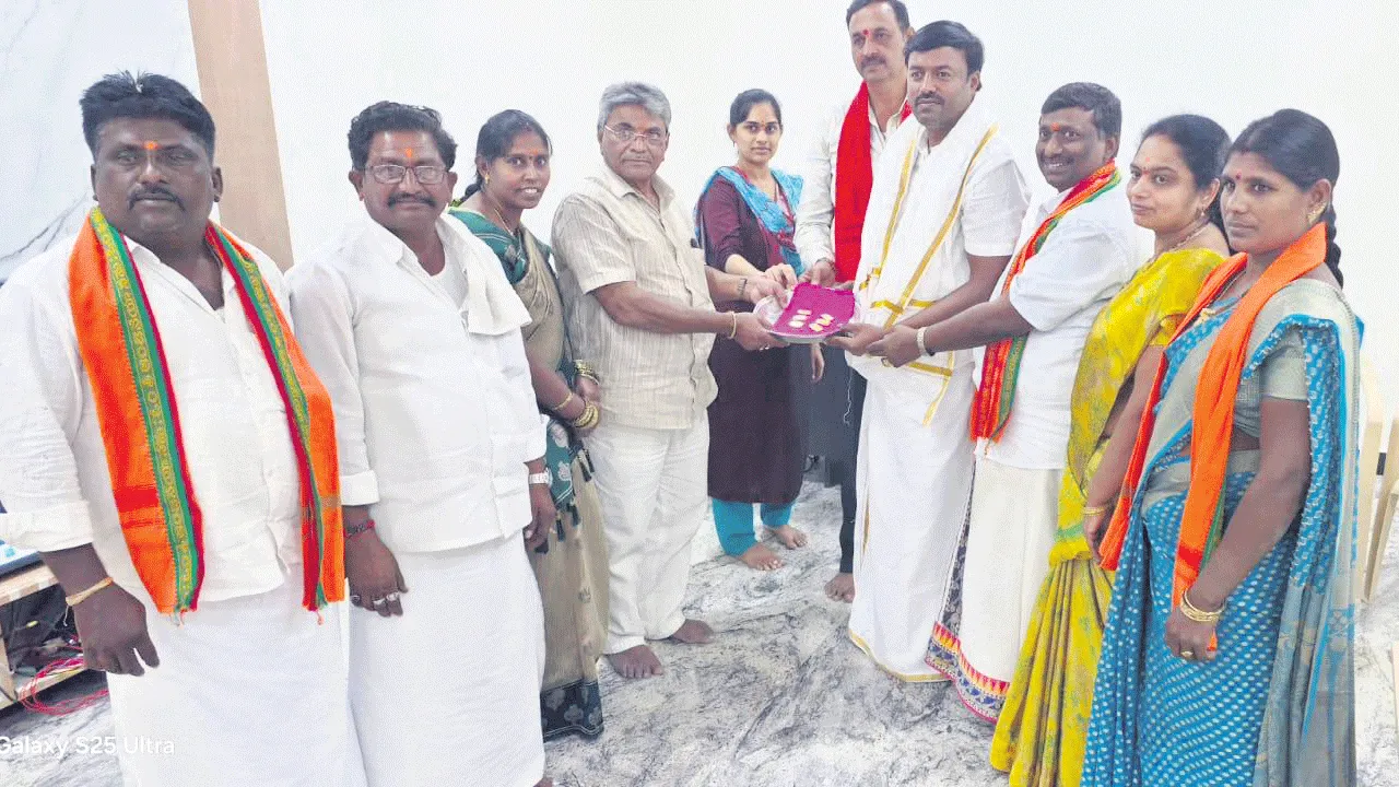 ప్రసన్నాంజనేయస్వామి కిరీటానికి 600 గ్రాముల బంగారం