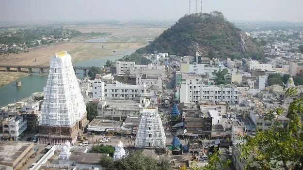 గ్రహణ సమయంలోనూ తెరిచి ఉండే ఒకేఒక ఆలయం.. విశేషాలివే..