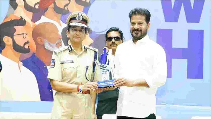 హైదరాబాద్‌ JNTUలో స్టాండ్ విత్ హర్ కార్యక్రమం