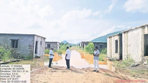 ఇళ్ల నిర్మాణాల్లో చిత్ర విచిత్రాలు
