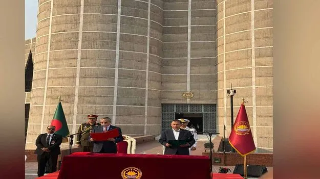 బంగ్లాదేశ్ ప్రధానిగా తారిఖ్ రెహమాన్ ప్రమాణస్వీకారం