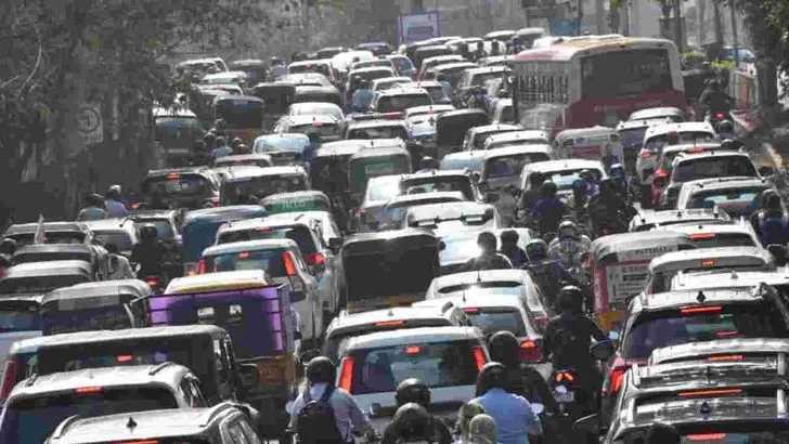 హైదరాబాద్ ఐటీ కారిడార్‌లో భారీ ట్రాఫిక్ జామ్