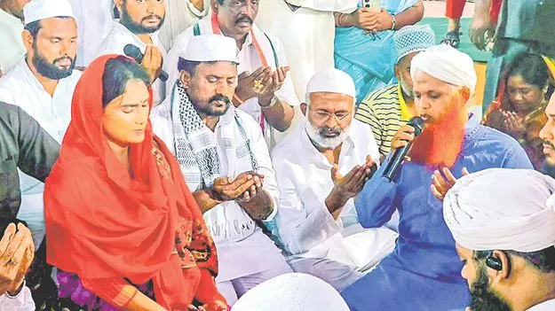 ముస్లింలను మోసం చేసిన వైసీపీ, టీడీపీ: షర్మిల