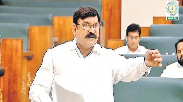 పోస్టింగ్స్‌ ఇవ్వరు.. వీఆర్‌లో జీతాలివ్వరు