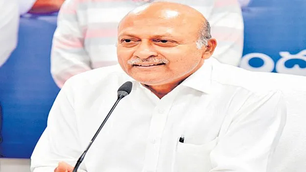 అన్నిట్లో ఆయనే!