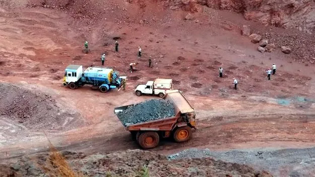 ఓఎంసీ అక్రమాలపై నివేదికకు గడువు పెంపు