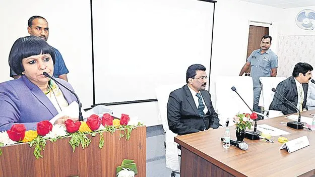 మధ్యవర్తిత్వంతో కేసుల సత్వర పరిష్కారం