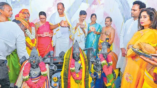 క్రాపలో విగ్రహ ప్రతిష్ఠ మహోత్సవం