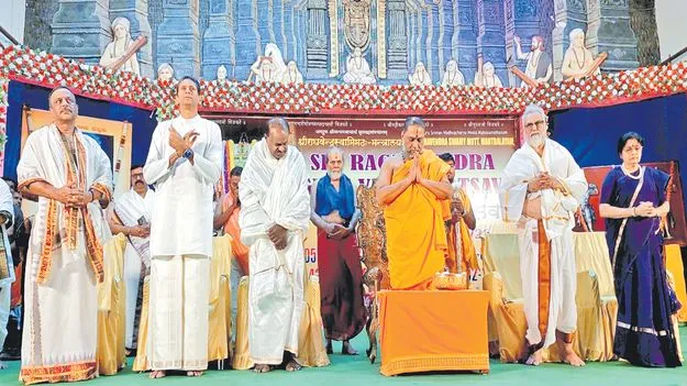 దేశ సంస్కృతి, సంప్రదాయాలు అంతరించే ప్రమాదం