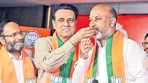 ప్రజా తీర్పుపై కుట్రలు చేస్తే రోడ్లపై తిరగనివ్వం