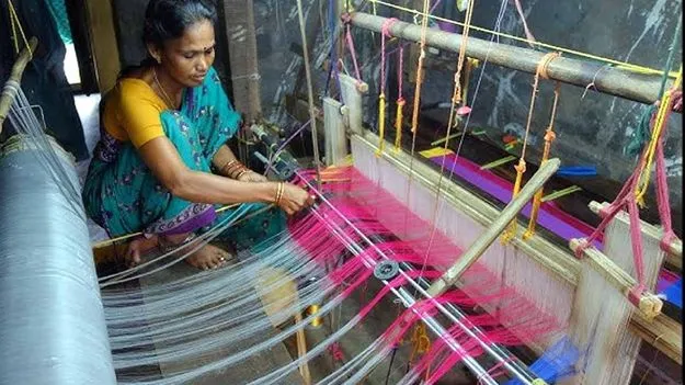 మంగళగిరిలో చేనేత గర్జన