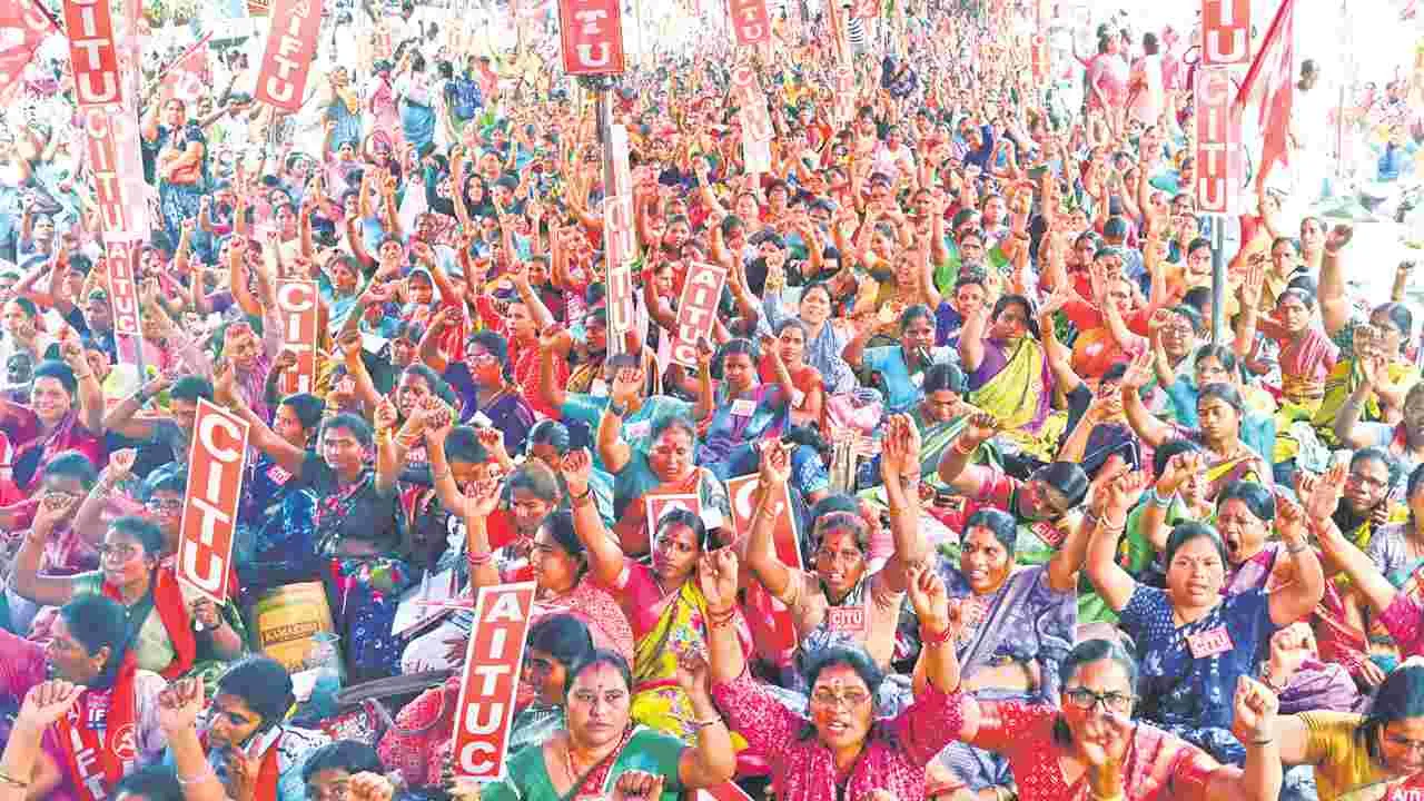 వేతనాలు పెంచే వరకూ కదలం!