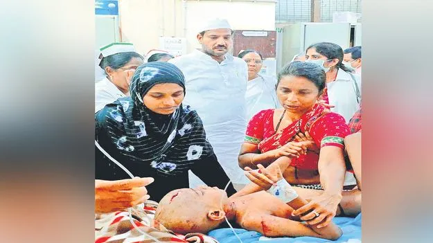 వీధి కుక్కల దాడిలో బాలుడికి తీవ్రగాయాలు