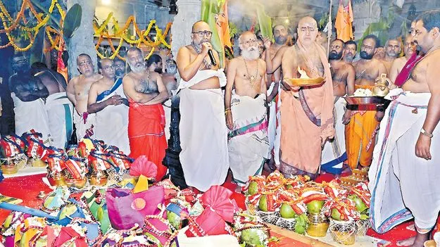 ఇంద్రకీలాద్రిపై మహాకుంభాభిషేక క్రతువు ప్రారంభం