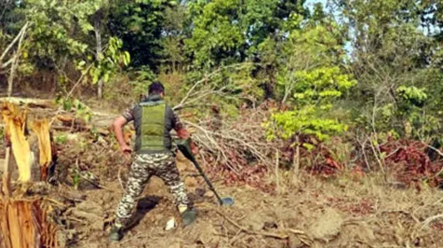 2 మావోయిస్టు డంప్‌ల గుర్తింపు