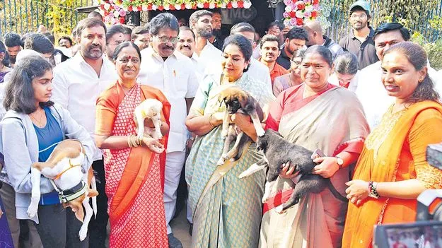 శునకాలు మనిషితో సమానం 