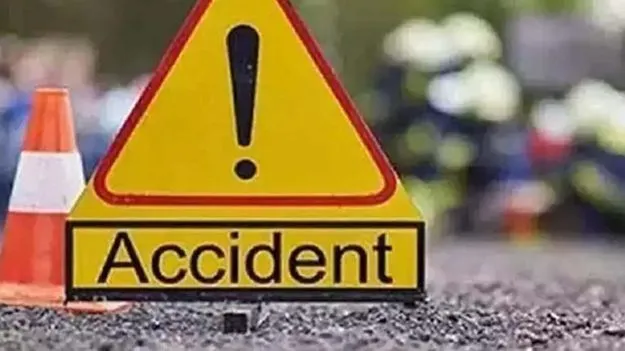 కల్వర్టును ఢీకొట్టిన వాహనం