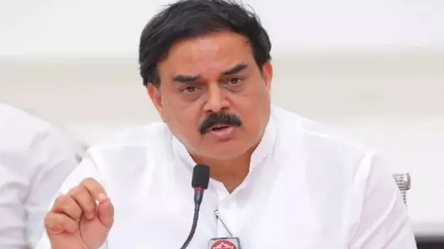 గ్రామాల్లో 4 వేల కి.మీ. రోడ్లు: మనోహర్‌