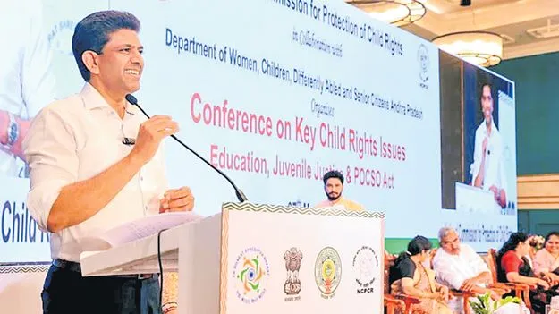 సంఘటిత సమాజంతోనే బాలల హక్కుల పరిరక్షణ