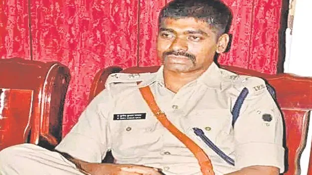 సునీల్‌ నాయక్‌పై లుకవుట్‌ నోటీసులు