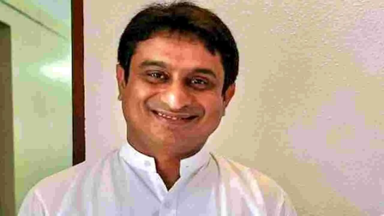 యూత్‌ కాంగ్రెస్‌ చీఫ్‌కు ఇలా బెయిల్‌.. అలా స్టే