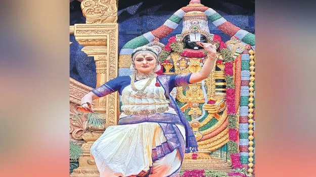 శ్రీవారికి నాసా శాస్త్రవేత్త నృత్యార్చన