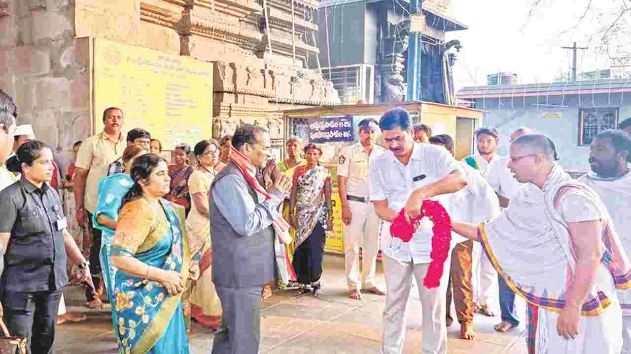 నృసింహుని దర్శించుకున్న జస్టిస్‌ మహేశ్వరి