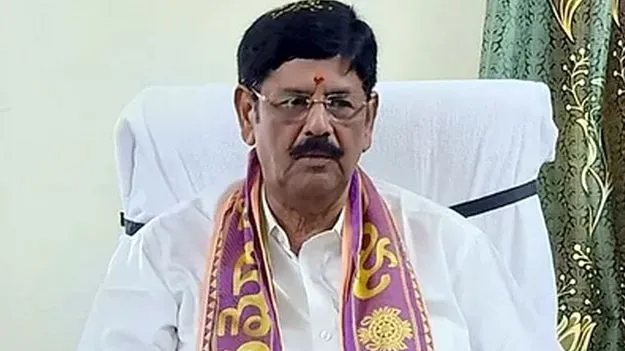 హిందూ జాతికి క్షమాపణలు చెప్పాలి