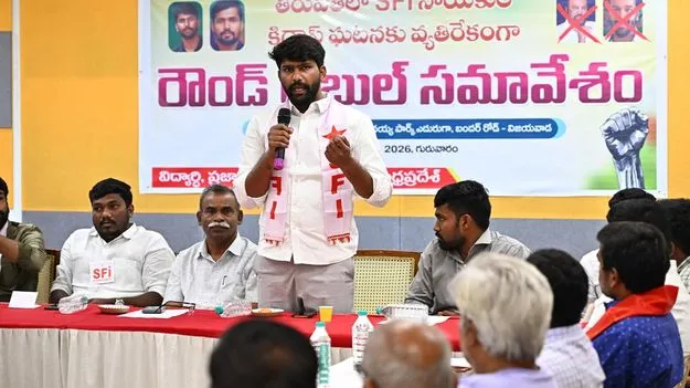 మోహన్‌బాబు, విష్ణులను అరెస్టు చేయాలి: ఎస్‌ఎఫ్ఐ