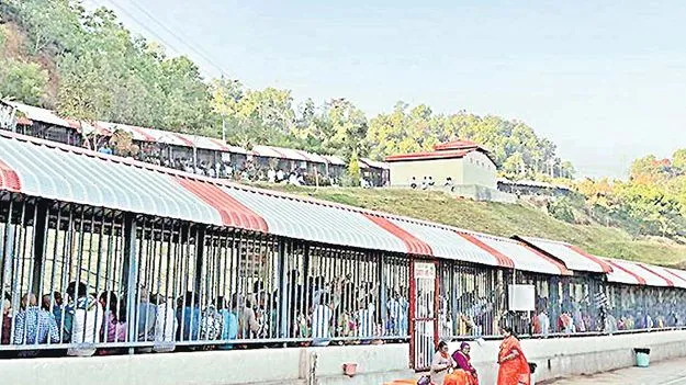 తిరుమలలో పెరిగిన భక్తుల రద్దీ