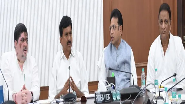 ఓఆర్‌ఆర్‌ లోపలా ఇళ్లు