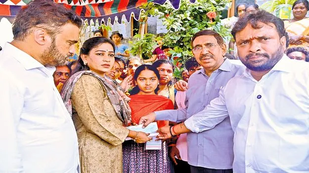 కన్నీరు మున్నీరు