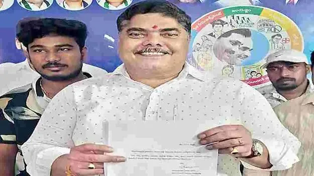 నా రాజీనామా ఆమోదించండి!