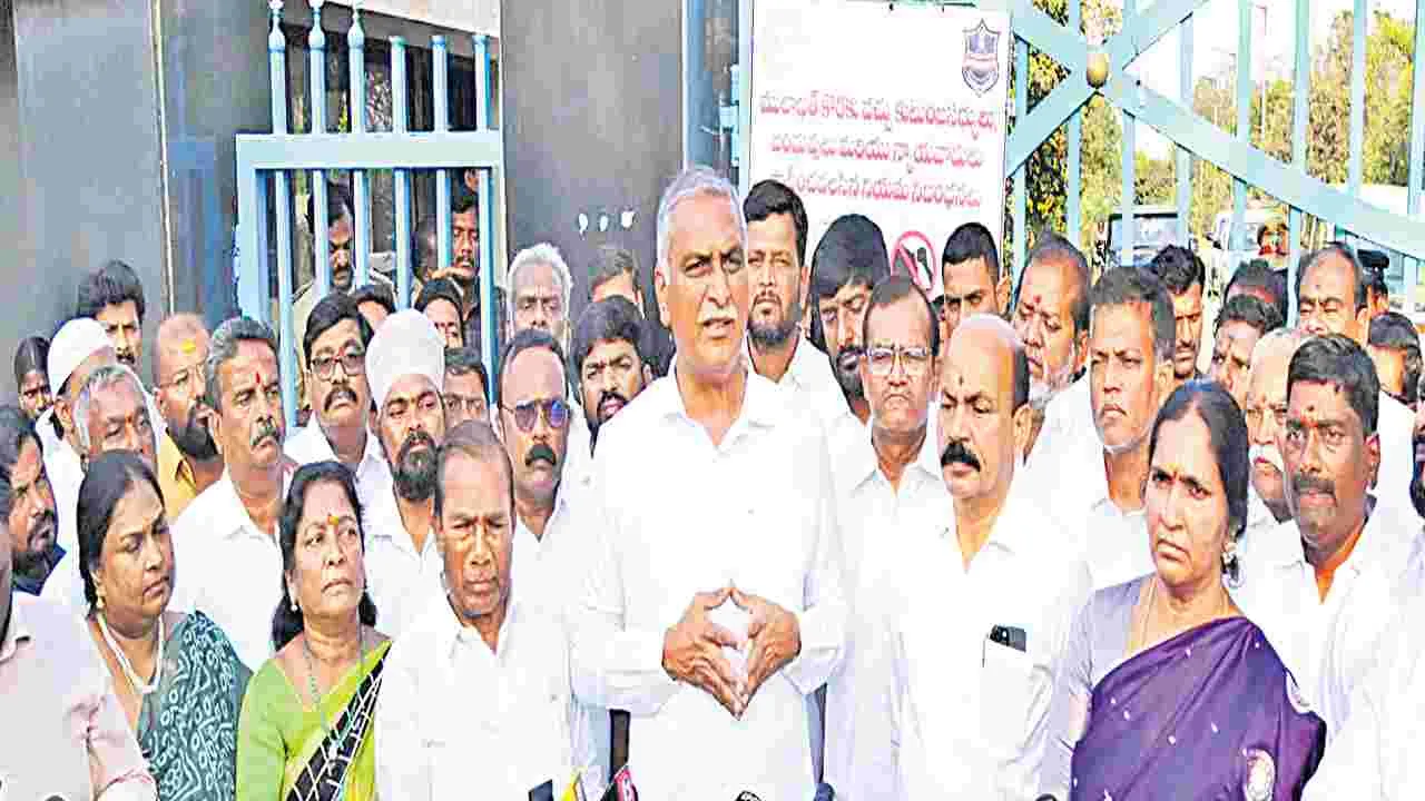 ఖాకీ బుక్కు కాంగ్రెస్‌కేనా?