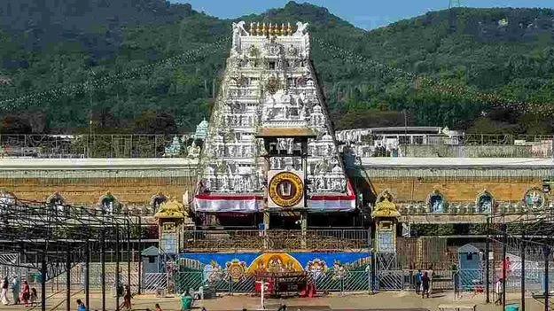 తిరుమలలో ‘పాము కాటు’ ప్రచారం