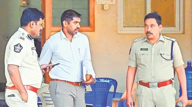 ఎట్టకేలకు పోలీసుల ముందుకు సునీల్‌ నాయక్‌