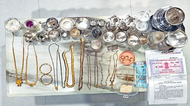 బీసీ సంక్షేమాధికారి నివాసాల్లో ఏసీబీ సోదాలు