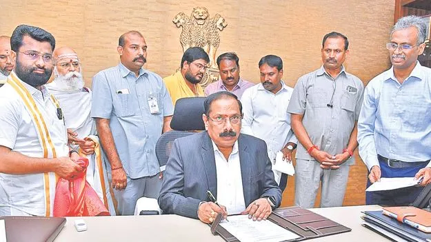 సీఎం ఎక్స్‌ అఫీషియో స్పెషల్‌ సీఎస్‌గా విజయానంద్‌ బాధ్యతలు స్వీకరణ