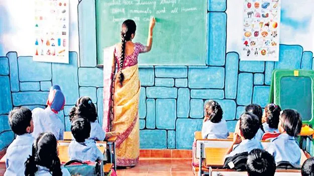 మోడల్‌ స్కూళ్లలో ప్రవేశాలకు నోటిఫికేషన్‌